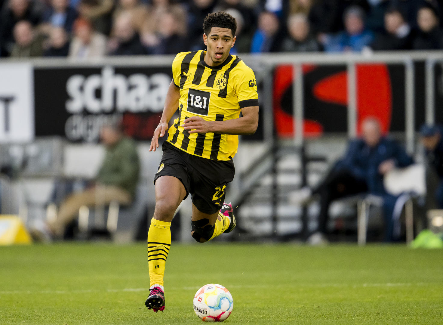 九游平台-窗口期体能课后，多特蒙德门线救险备战足总杯，压力陡增，训练强度明显提升(治沙英雄王有德50字)