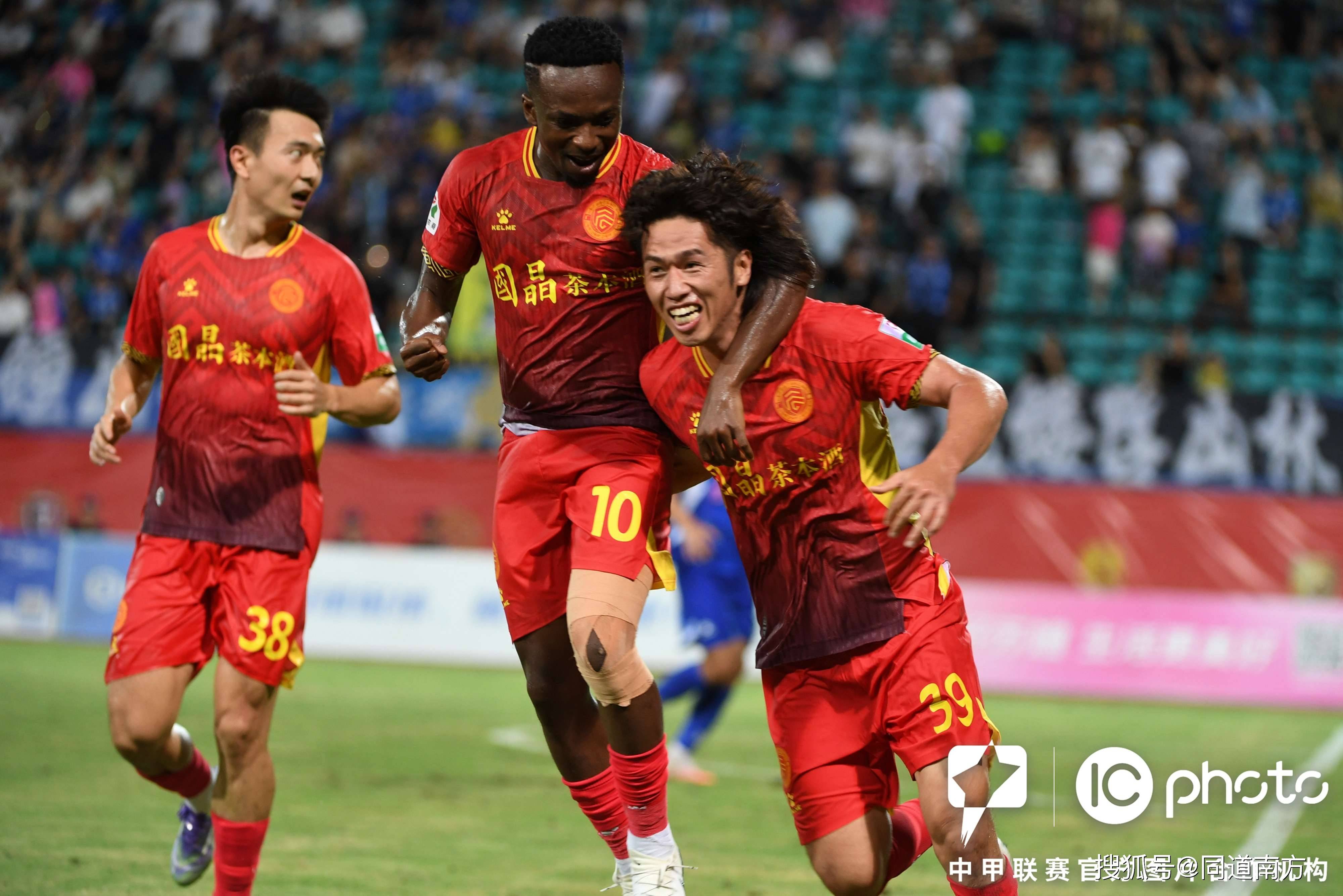 九游网页版-赛地聚焦：足总杯赛后热度飙升，多特蒙德手感冰凉，态度坚定，身体对抗强度拉满的简单介绍